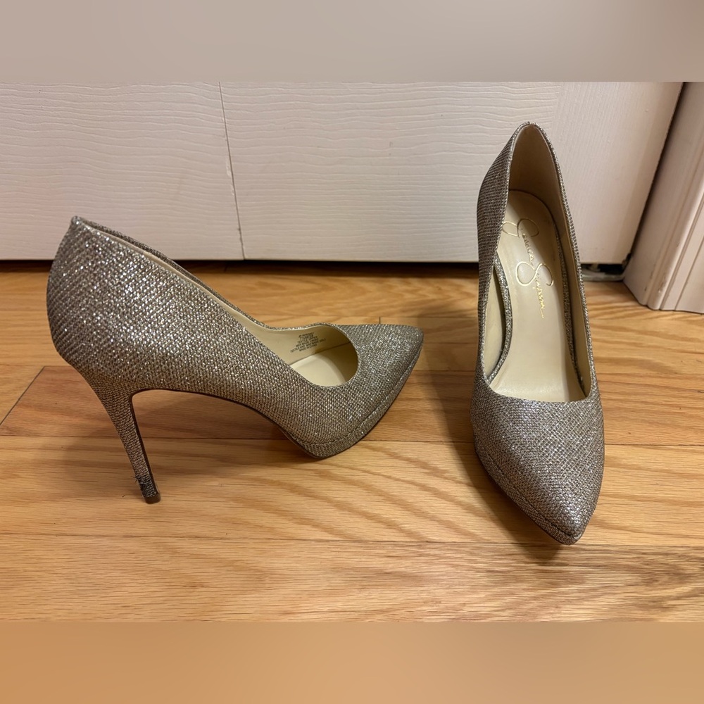 Jessica Simpson Gold Glittery/Shimmery Pointed-Toe Stiletto Pumps, size 7.5 (38)
